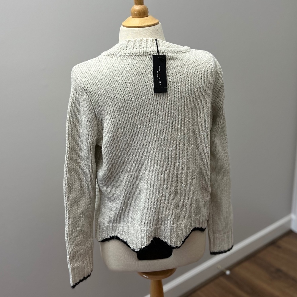 NWT Romeo + Juliet Couture Ivory Sparkle Scallop Hem Sweater Sz M - Picture 10 of 11
